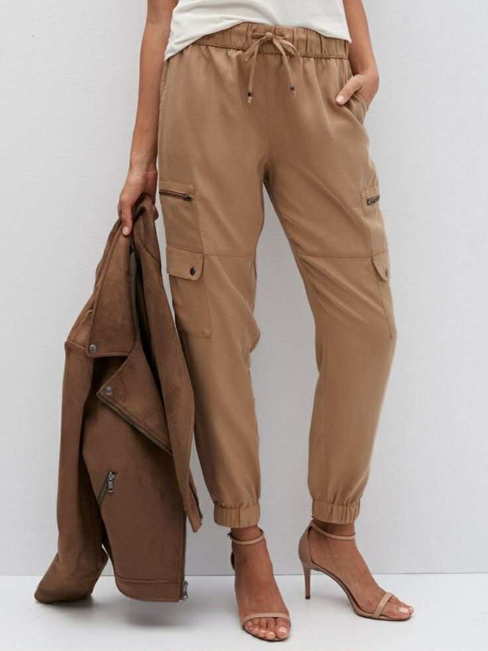 BANANA REPUBLIC FACTORY Camel Drawstring Cargo Joggers
